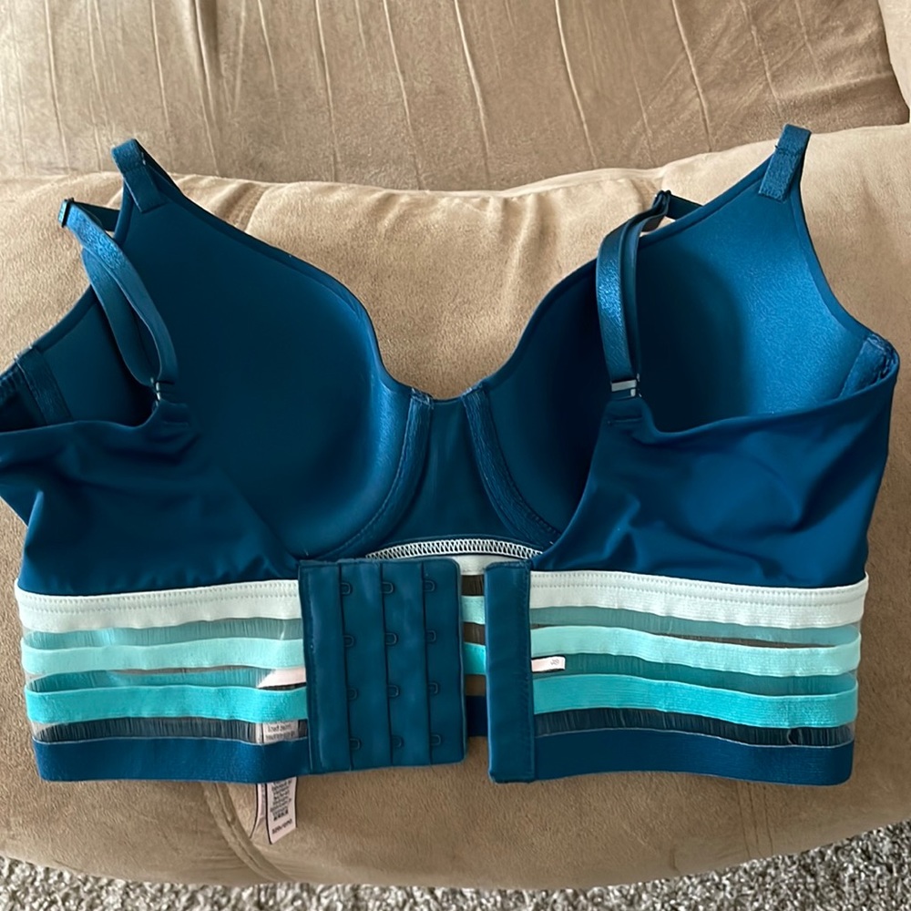 Victoria’s Secret t-shirt lightly lined bra- size 32D - Picture 2 of 4